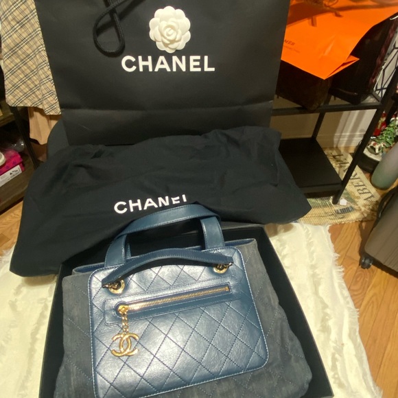 Chanel  tote denim satchels chain 2way strap is not removable - Picture 5 of 14